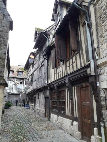 La Fleur D Honfleur Avec Son Parking Lägenhet Exteriör bild