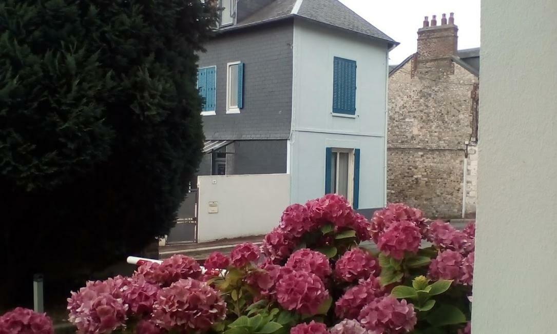 La Fleur D Honfleur Avec Son Parking Lägenhet Exteriör bild